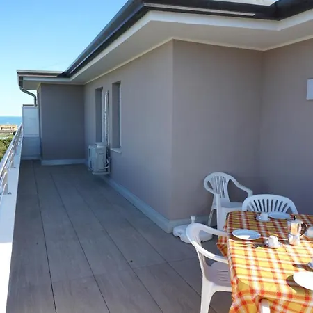 Beautiful For 6 People With Pool By Beahost Apartman *